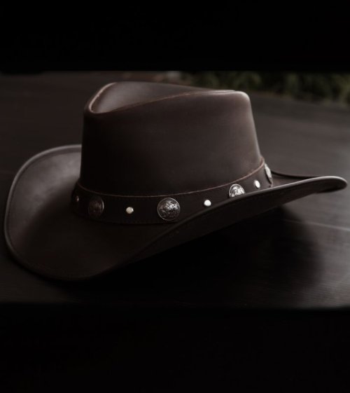 画像クリックで大きく確認できます　Click↓1: オイルバッファローレザー レザーバンド バッファローコンチョ アウトバック ハット（ブラウン）/Oiled Buffalo Hide Outback Hat(Brown)
