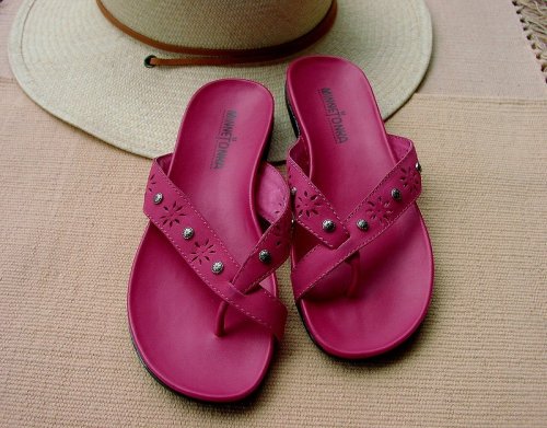 画像クリックで大きく確認できます　Click↓1: ミネトンカ レザーサンダル(ラズベリー）/Ｍinnetonka Madelyn Thong(Raspberry)