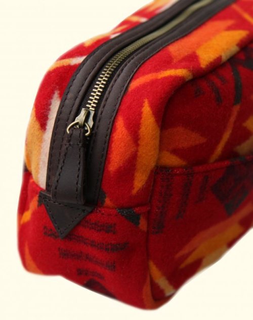 画像クリックで大きく確認できます　Click↓2: ペンドルトン トイレタリーバッグ（コヨーテビュートスカーレット）/Pendleton Toiletry Bag