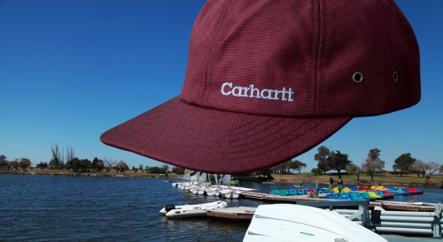 画像クリックで大きく確認できます　Click↓3: カーハート ロゴ キャップ（ワイン）/Carhartt Logo Cap(Wine)