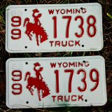 アメリカ ワイオミング州 ナンバープレート・カーライセンスプレート 連番2枚セット/Wyoming License Plates TRUCK