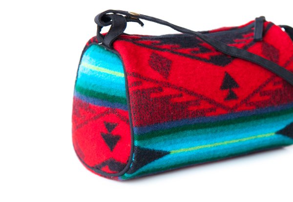 画像2: ペンドルトン トラベル キット バッグ・ドップ バッグ （レッド スピリットオブザピープル）/Pendleton Travel Kit Dopp Bag With Strap(Red Spirit of the Peoples)