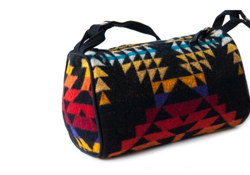 画像クリックで大きく確認できます　Click↓2: ペンドルトン トラベル キット バッグ・ドップ バッグ（ブラック・レッド・イエロー）/Pendleton Travel Kit Dopp Bag With Strap