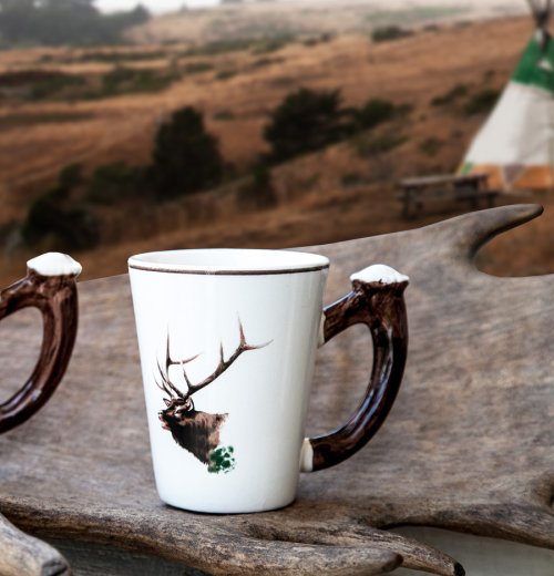 画像クリックで大きく確認できます　Click↓2: 鹿の角 エルク&パインコーン マグカップ（2個セット）/Elk&Pinecone Mug Cup(Set of Two)
