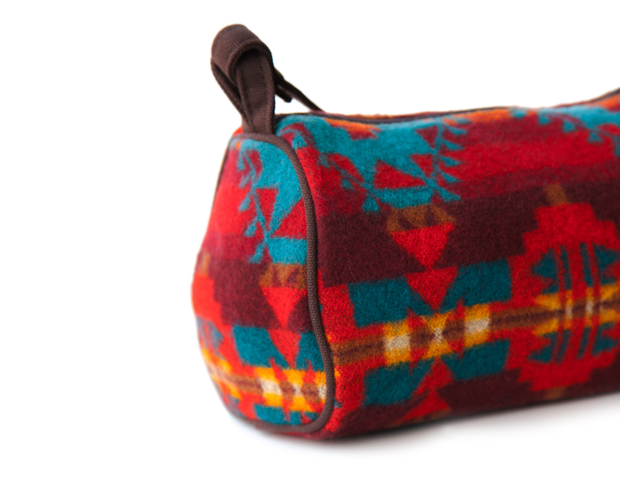 画像: ペンドルトン トラベル キット バッグ・ドップ バッグ（バーガンディー・ターコイズ・レッド）/Pendleton Travel Kit Dopp Bag With Strap