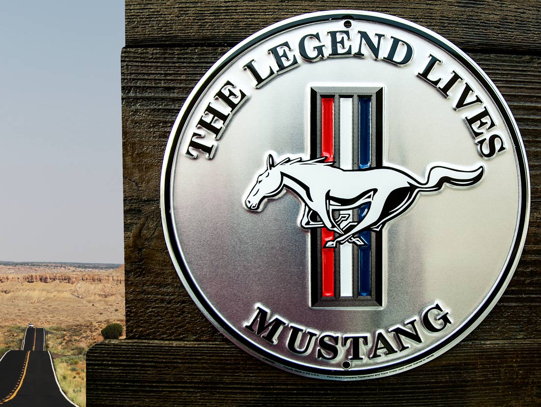 画像: フォード モーターカンパニー マスタング メタルサイン（シルバー・ブラック）/Ford Motor Company Mustang Metal Sign THE LEGEND LIVES MUSTANG